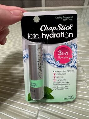 Chapstick Total Hydration Lip Balm - Cooling Peppermint Discontinued